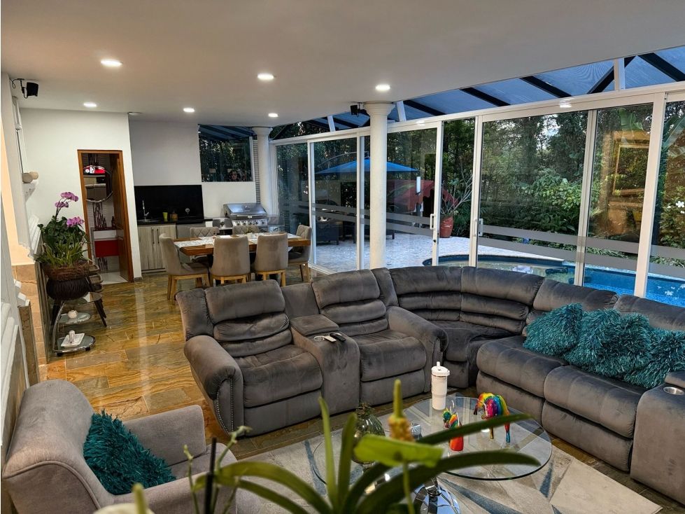 Casa en venta Antioquia Medellín Los Naranjos 800 m2 Habitaciones 5 Baños 8 Garajes 5 Precio $3000000000