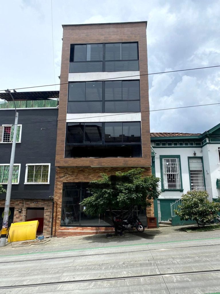 Edificio en arriendo Antioquia Medellín Caicedo 740 m2 Habitaciones 11 Baños 11 Garajes 0 Precio $28000000