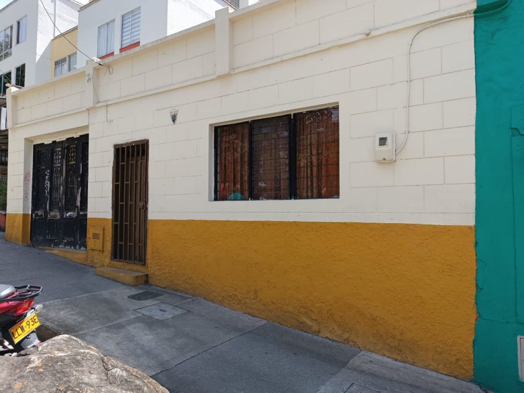 Casa en venta Antioquia Medellín Urbanizacion Manesa 391 m2 Habitaciones 4 Baños 2 Garajes 0 Precio $1100000000