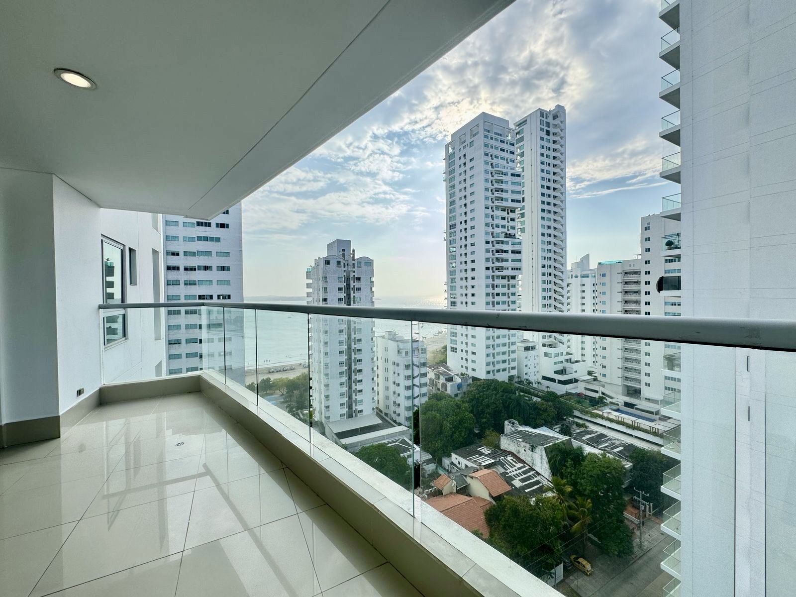 Apartamento en arriendo Bolívar Cartagena Castillo Grande 146 m2 Habitaciones 3 Baños 4 Garajes 2 Precio $7400000