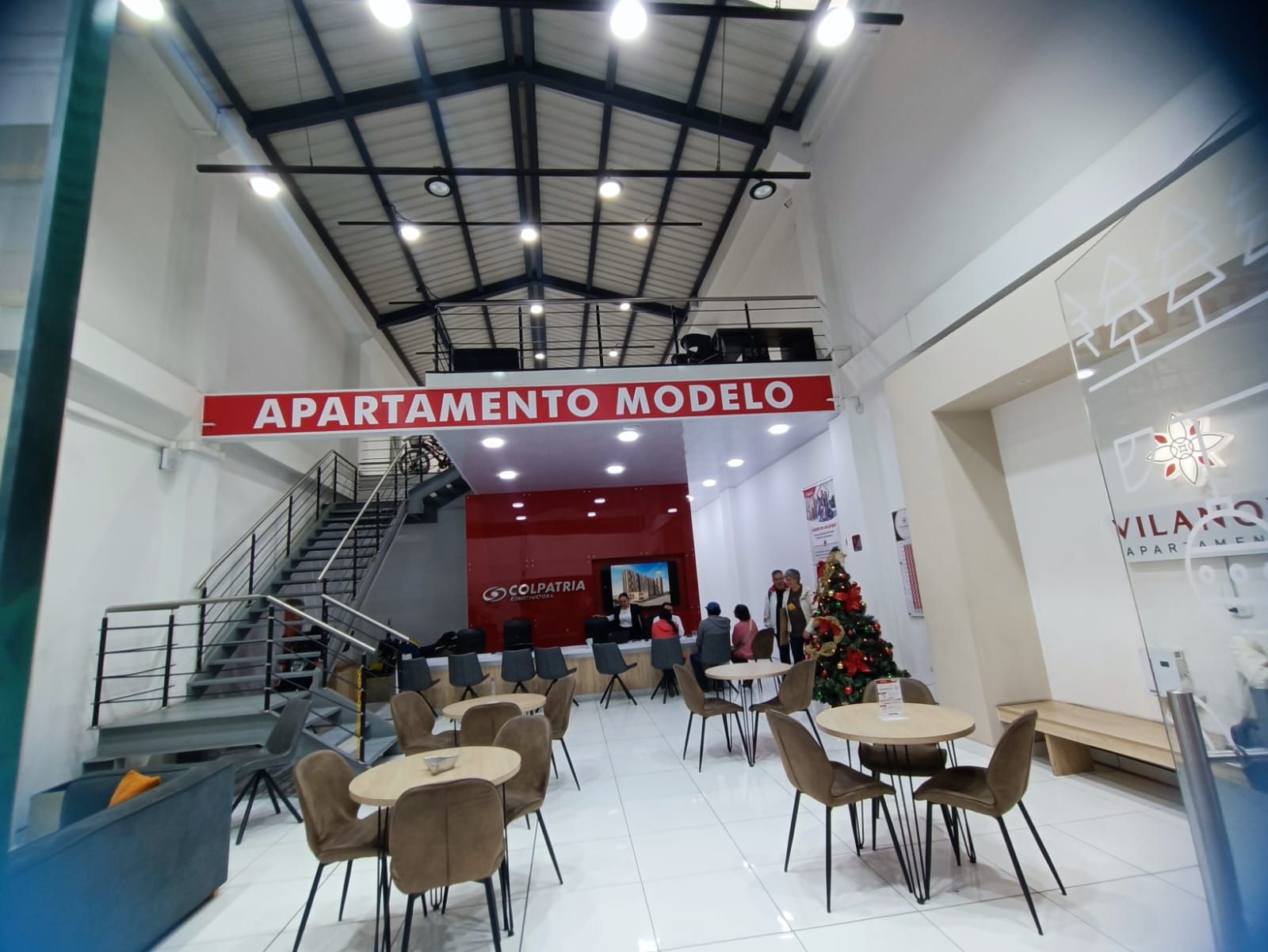 Local en arriendo Cundinamarca Bogotá Centro Fontibon 300 m2 Habitaciones 0 Baños 4 Garajes 0 Precio $17000000