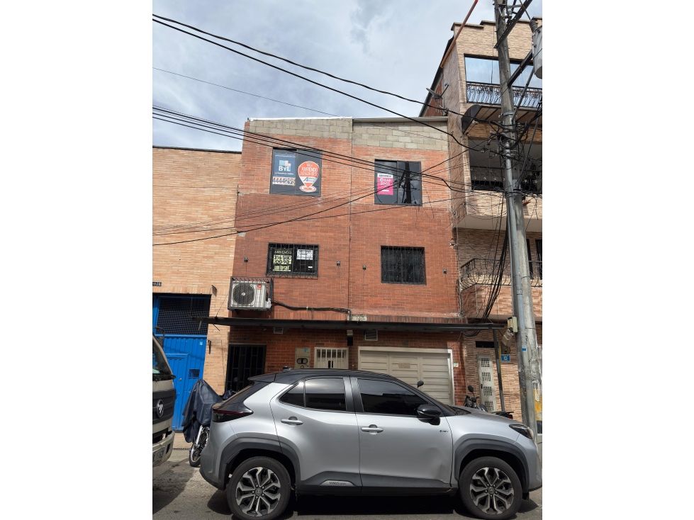 Bodega en arriendo o venta Antioquia Medellín Cristo Rey 165 m2 Habitaciones 0 Baños 1 Garajes 0 Precio venta $895000000 Precio arriendo $4600000