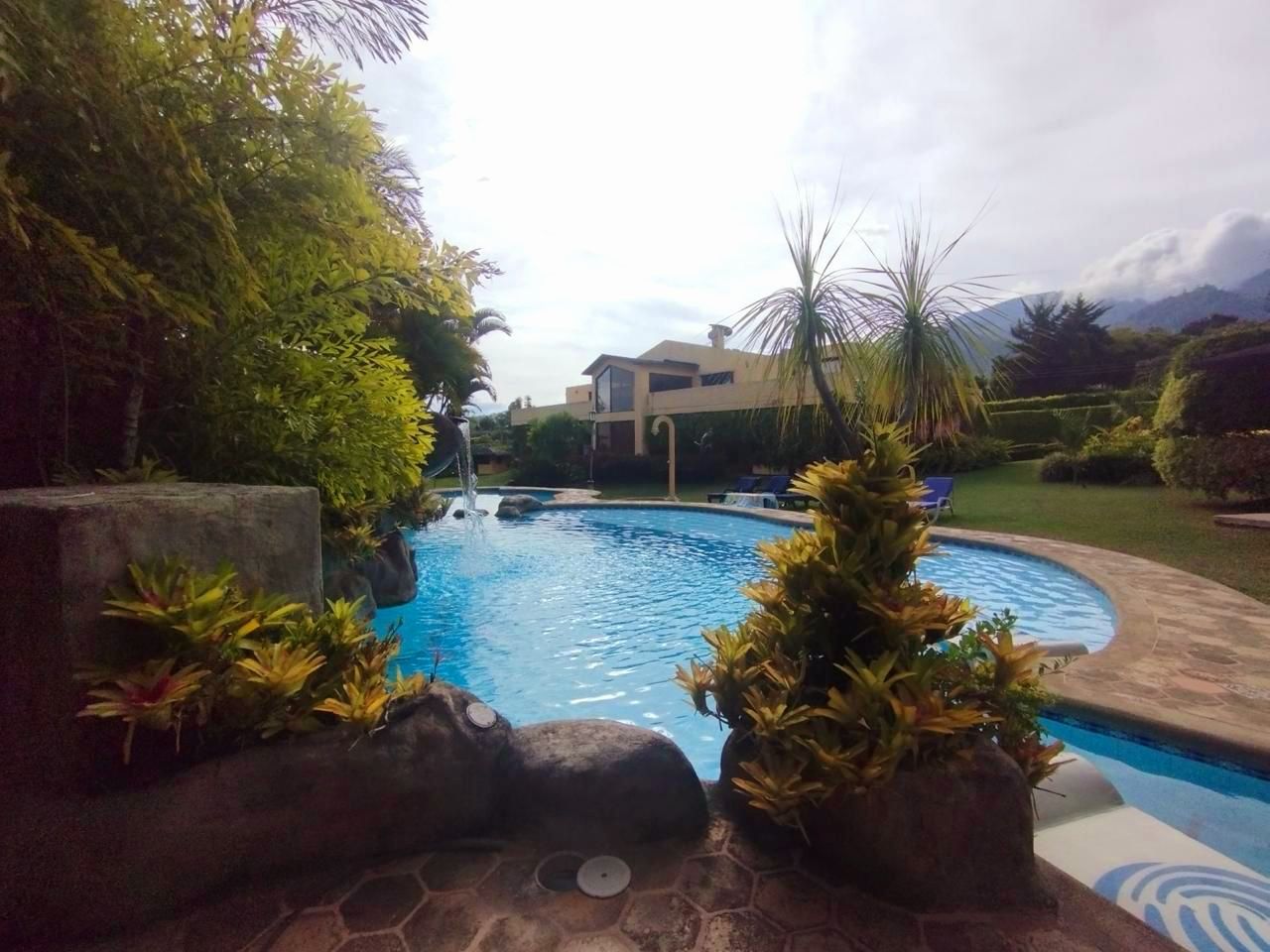 Finca en arriendo Valle Del Cauca Calima Calima 8000 m2 Habitaciones 14 Baños 10 Garajes 15 Precio $4500000