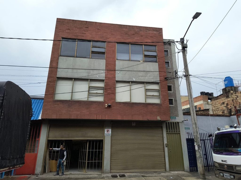 Bodega en arriendo Cundinamarca Bogotá Restrepo Occidental 450 m2 Habitaciones 0 Baños 3 Garajes 0 Precio $2500000