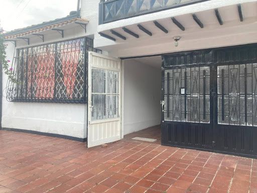 Casa en arriendo Cundinamarca Bogotá Prado Veraniego Sur 261 m2 Habitaciones 4 Baños 3 Garajes 4 Precio $6461000