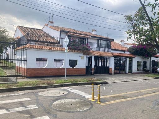 Casa en arriendo Cundinamarca Bogotá Prado Veraniego Sur 261 m2 Habitaciones 4 Baños 3 Garajes 4 Precio $6462000
