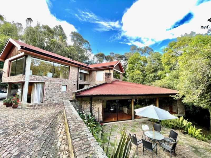 Casa en arriendo Cundinamarca Bogotá Suba Naranjos 753 m2 Habitaciones 5 Baños 4 Garajes 6 Precio $18000000