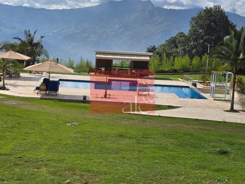 Finca en venta Antioquia Copacabana Simon Bolivar Sb centro 32000 m2 Habitaciones 6 Baños 4 Garajes 0 Precio $9600000000