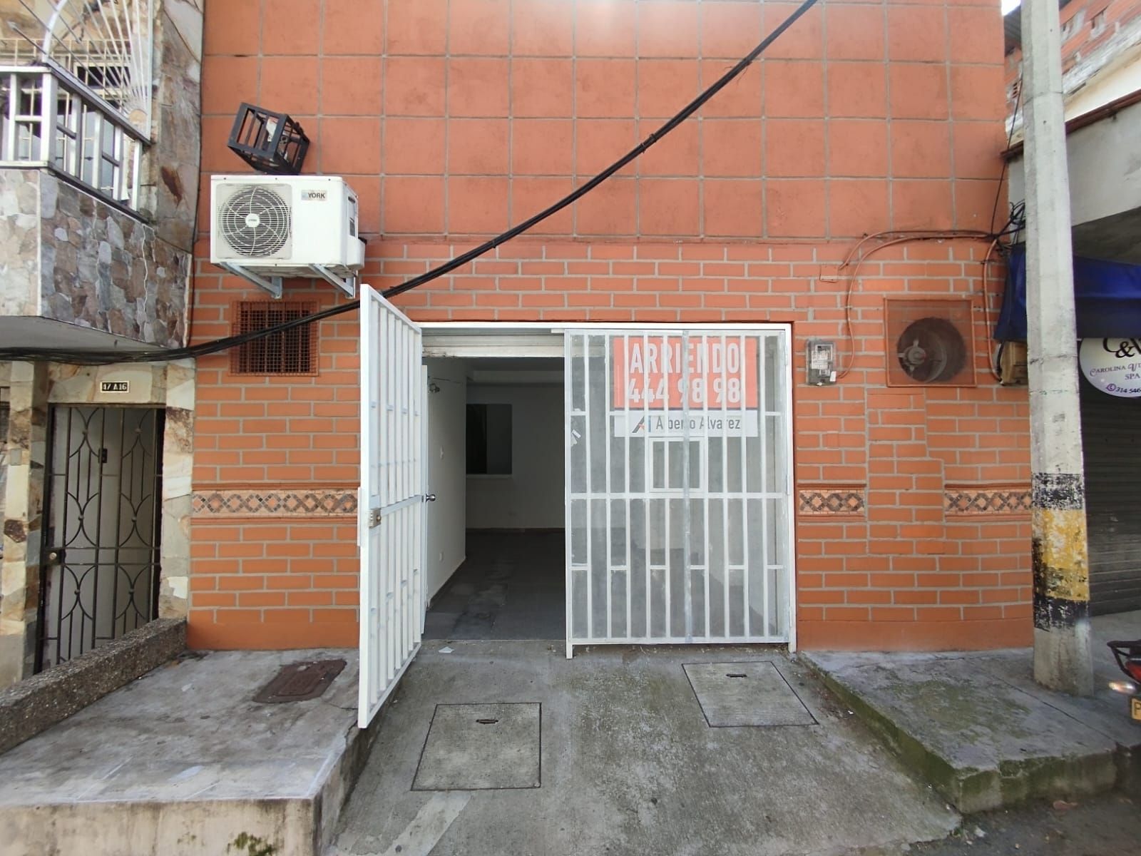Local en arriendo Antioquia Medellín San Javier No1 57 m2 Habitaciones 0 Baños 1 Garajes 0 Precio $3000000