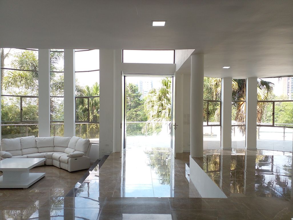 Casa en arriendo Antioquia Medellín Urbanizacion Remansos De San Lucas 400 m2 Habitaciones 4 Baños 5 Garajes 6 Precio $15700000