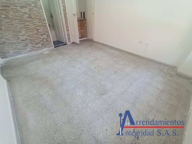 Local en arriendo Antioquia Medellín Rosales 15 m2 Habitaciones 0 Baños 1 Garajes 0 Precio $1150000