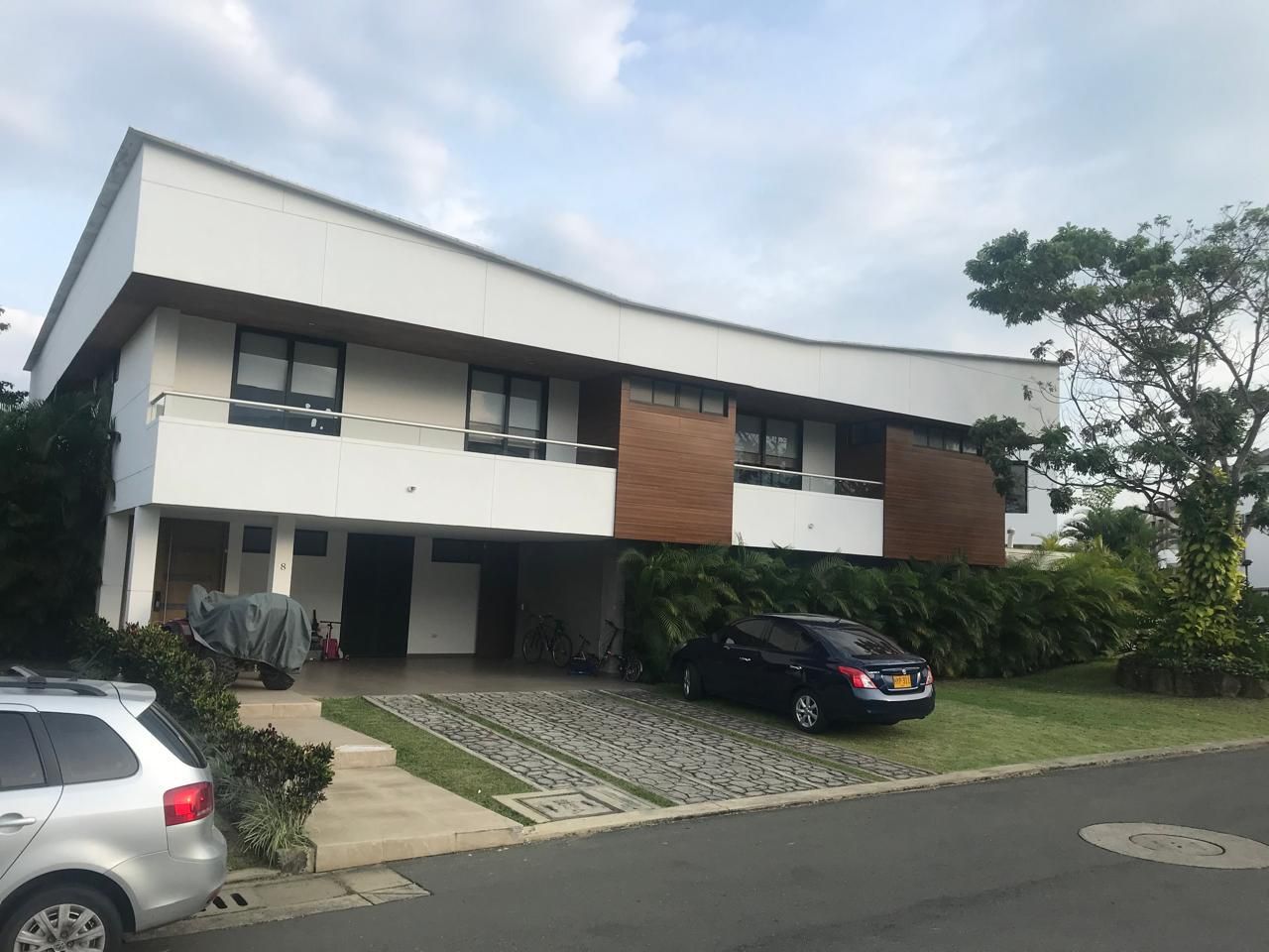 Casa en arriendo Valle Del Cauca Cali Conjunto Residencial Mirador De La Rivera 470 m2 Habitaciones 5 Baños 6 Garajes 9 Precio $17000000