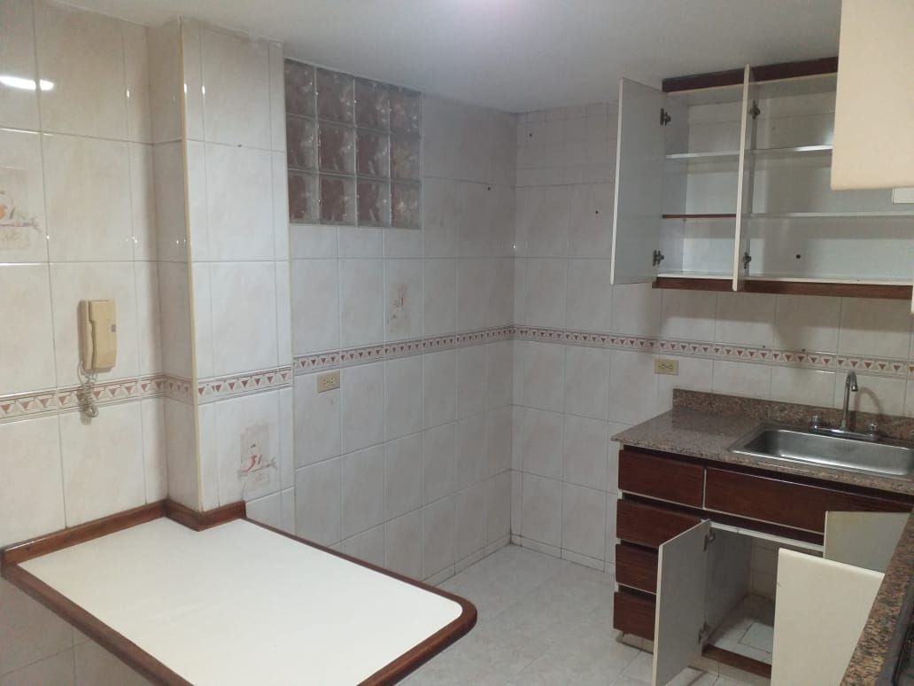 Apartamento en arriendo o venta Atlántico Barranquilla El Golf 140 m2 Habitaciones 4 Baños 3 Garajes 1 Precio venta $450000000 Precio arriendo $2700000