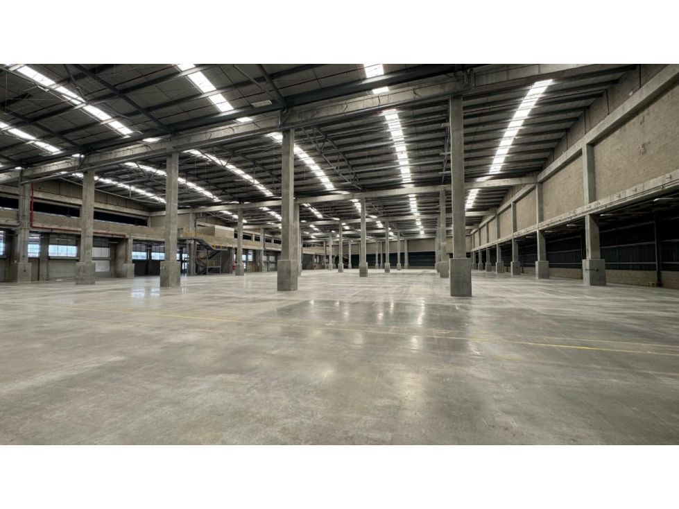 Bodega en arriendo Antioquia Medellín La Candelaria 6478 m2 Habitaciones 0 Baños 10 Garajes 16 Precio $207296000