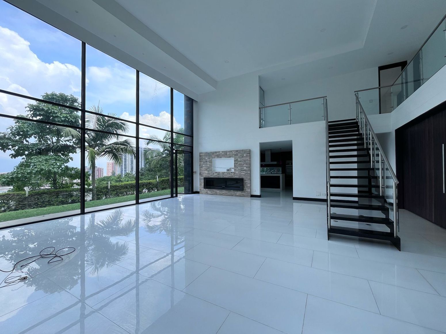 Casa en arriendo Antioquia Envigado El Chinguí 380 m2 Habitaciones 4 Baños 5 Garajes 6 Precio $16500000