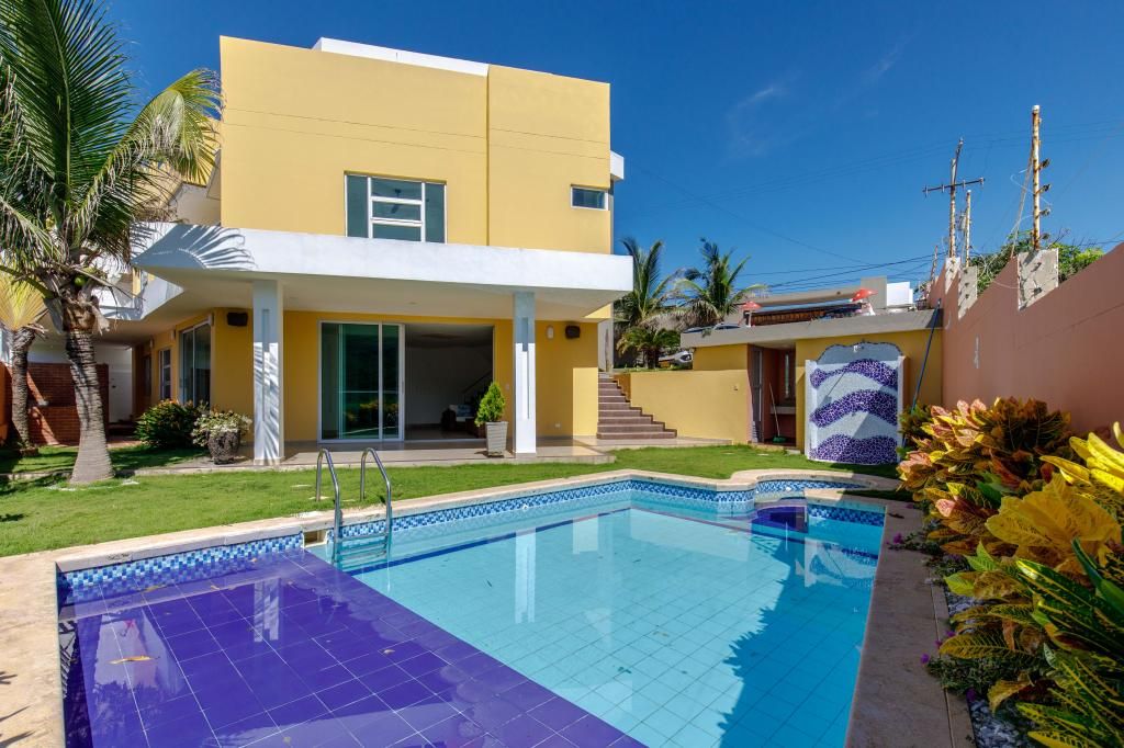 Casa en venta Atlántico Puerto Colombia Altos De Pradomar 385 m2 Habitaciones 5 Baños 4 Garajes 5 Precio $2400000000