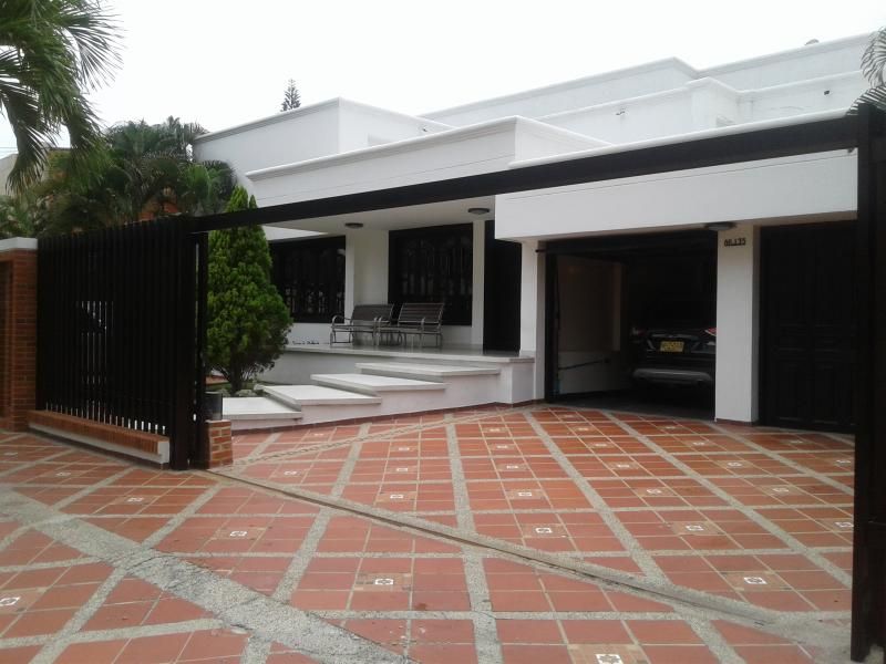 Casa en venta Atlántico Barranquilla Andalucia 644 m2 Habitaciones 4 Baños 5 Garajes 6 Precio $4500000000