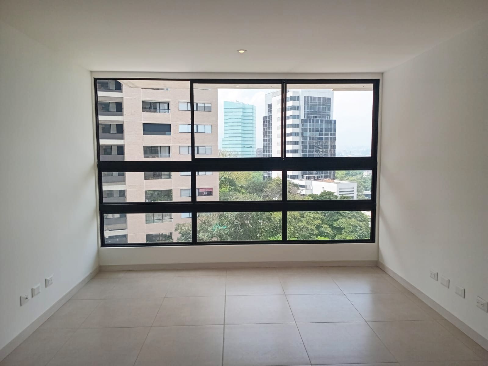 Apartamento en arriendo Antioquia Medellín Castropol 65 m2 Habitaciones 2 Baños 3 Garajes 2 Precio $3800000