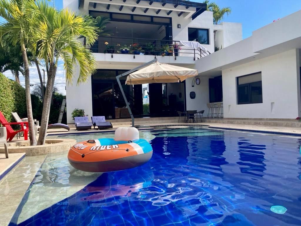 Casa en venta Cundinamarca Girardot Cr Puerto Madera 621 m2 Habitaciones 5 Baños 6 Garajes 2 Precio $1048599000