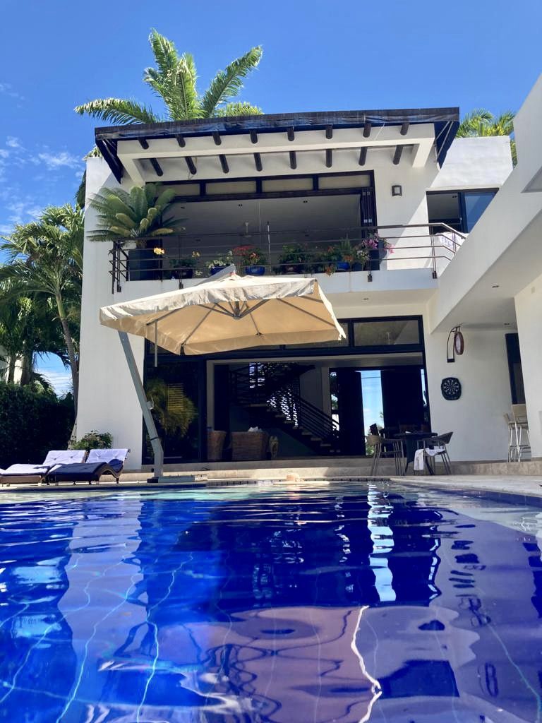 Casa en venta Cundinamarca Girardot Cr Puerto Madera 566 m2 Habitaciones 5 Baños 6 Garajes 2 Precio $1250000000