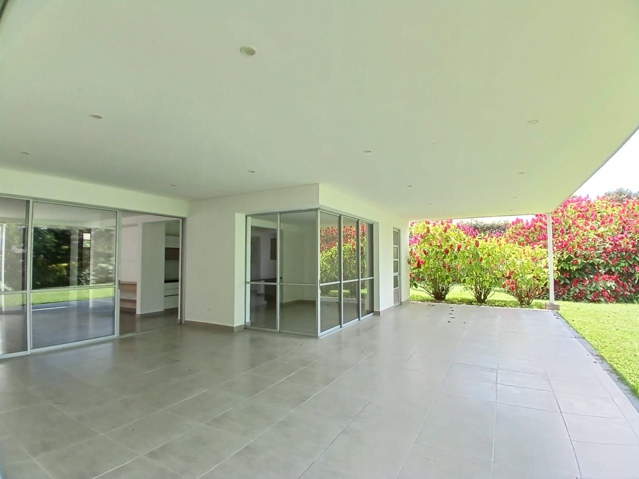 Casa en arriendo Risaralda Pereira Br San Fernando 330 m2 Habitaciones 3 Baños 4 Garajes 3 Precio $6500000