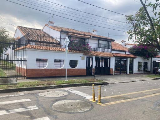 Oficina en arriendo Cundinamarca Bogotá Prado Veraniego Sur 261 m2 Habitaciones 0 Baños 3 Garajes 4 Precio $6461000