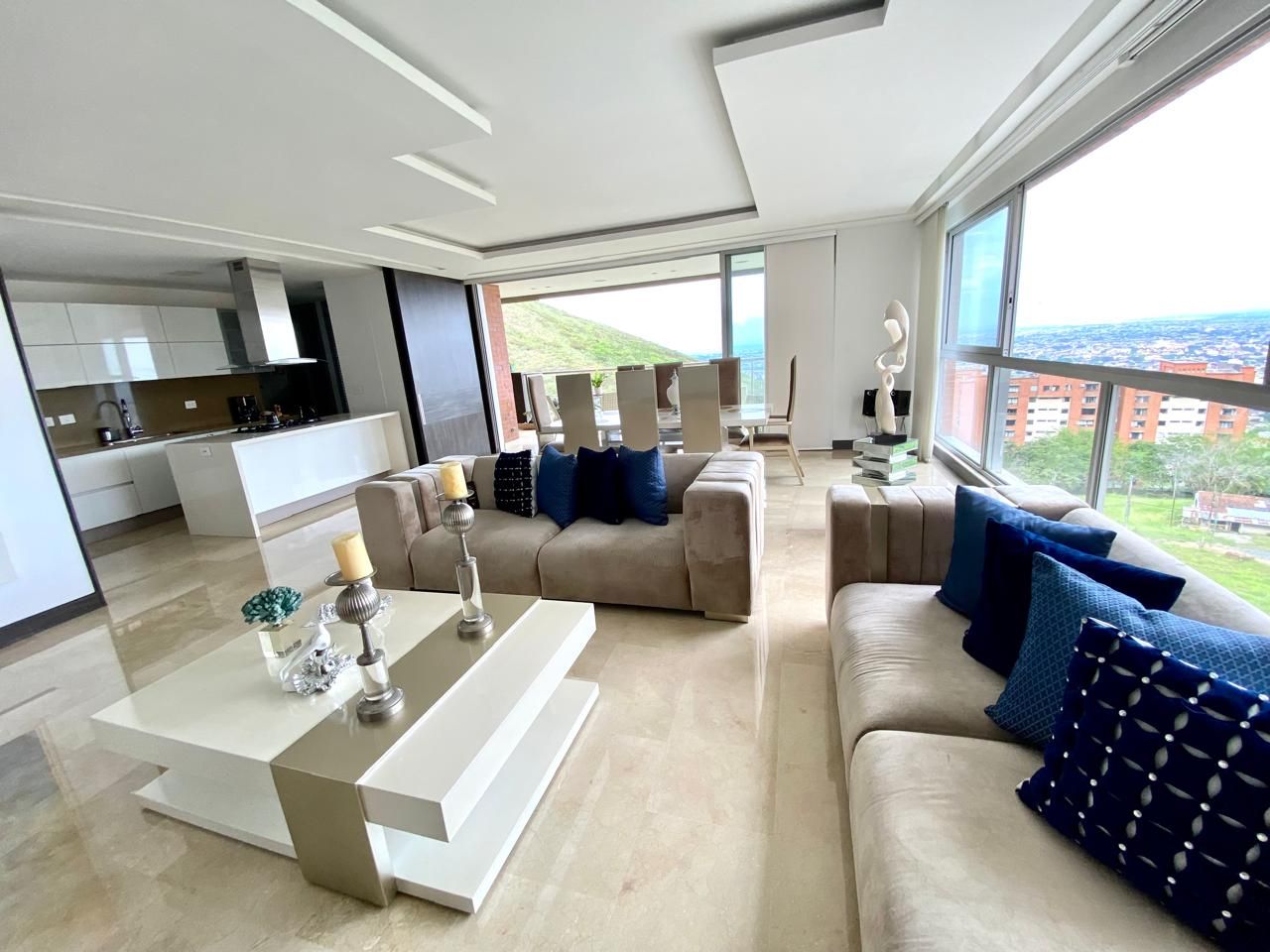 Apartamento en venta Valle Del Cauca Cali Sector Altos De Santa Isabel 232 m2 Habitaciones 3 Baños 4 Garajes 2 Precio $1700000000