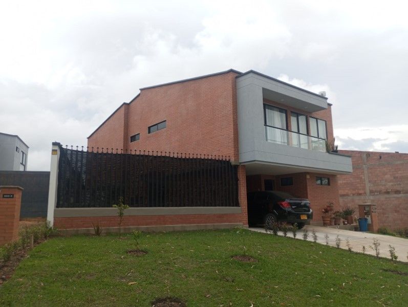 Casa en venta Antioquia Rionegro San Antonio De Pereira Los Alticos 220 m2 Habitaciones 4 Baños 4 Garajes 1 Precio $1400000000