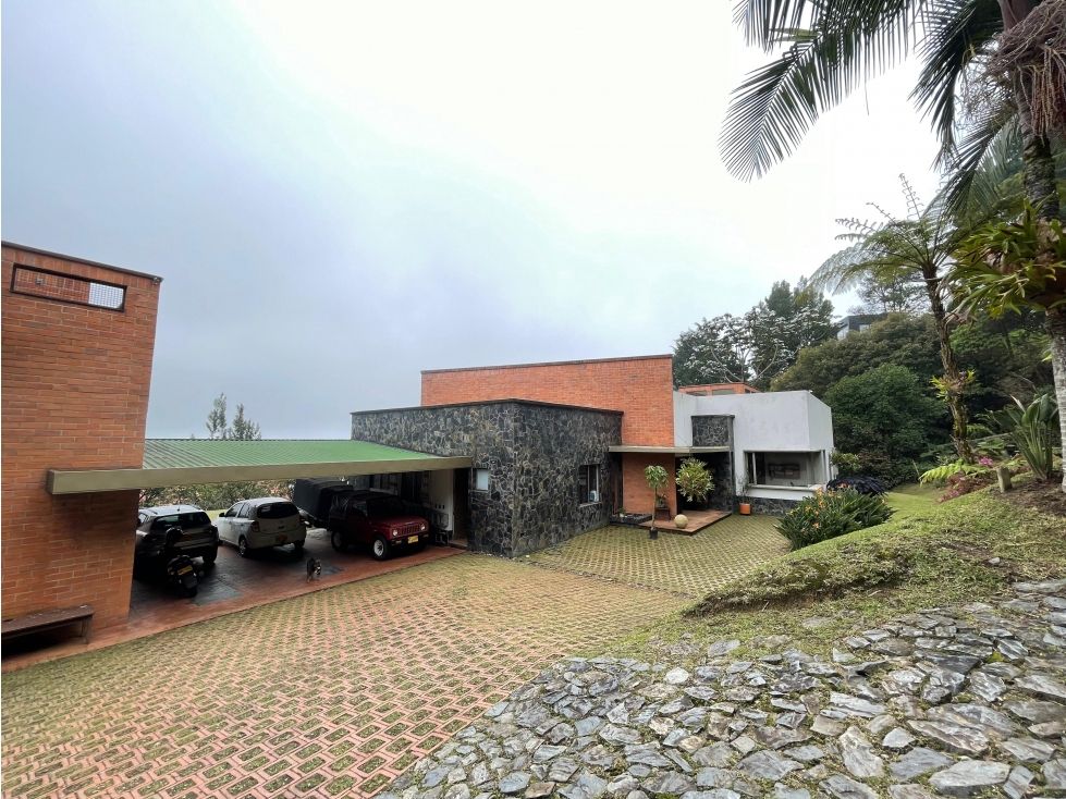 Casa en arriendo o venta Antioquia Medellín Medellín 600 m2 Habitaciones 4 Baños 5 Garajes 13 Precio venta $3400000000 Precio arriendo $20000000