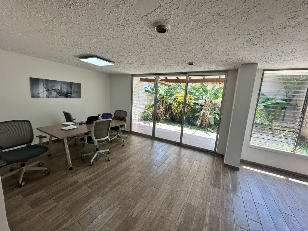 Casa en venta Valle Del Cauca Cali San Fernando Nuevo 290 m2 Habitaciones 3 Baños 4 Garajes 2 Precio $640000000