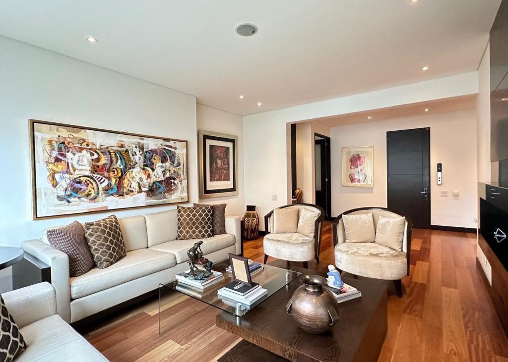 Apartamento en venta Cundinamarca Bogotá Los Rosales 300 m2 Habitaciones 3 Baños 3 Garajes 4 Precio $3400000000