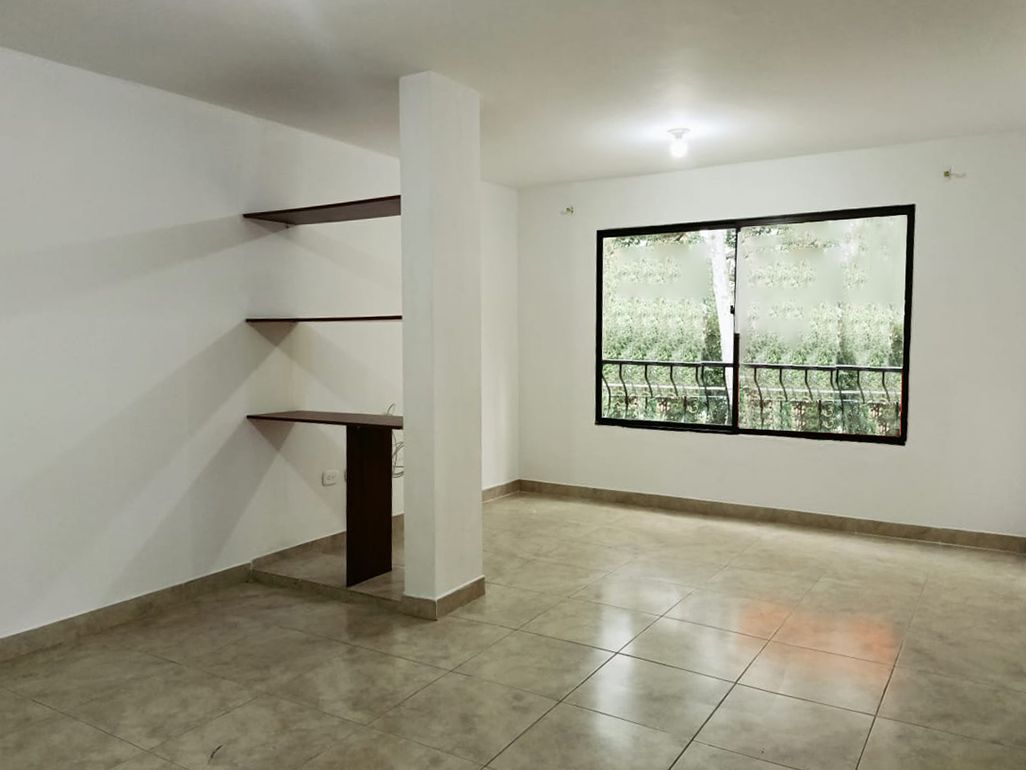 Apartamento en arriendo Antioquia Medellín La Gloria 80 m2 Habitaciones 3 Baños 2 Garajes 1 Precio $2400000