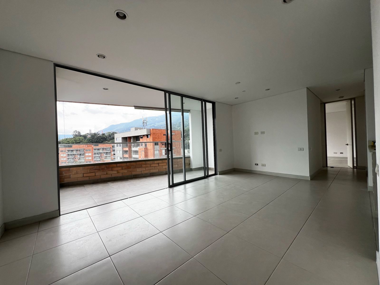 Apartamento en arriendo Antioquia Envigado La Inmaculada 84 m2 Habitaciones 2 Baños 3 Garajes 1 Precio $4550000