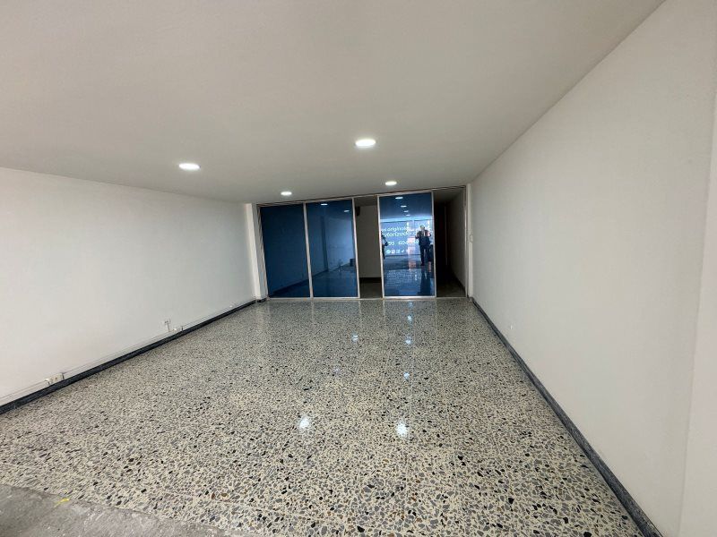 Oficina en arriendo Antioquia Medellín La Candelaria 200 m2 Habitaciones 0 Baños 1 Garajes 0 Precio $5900000