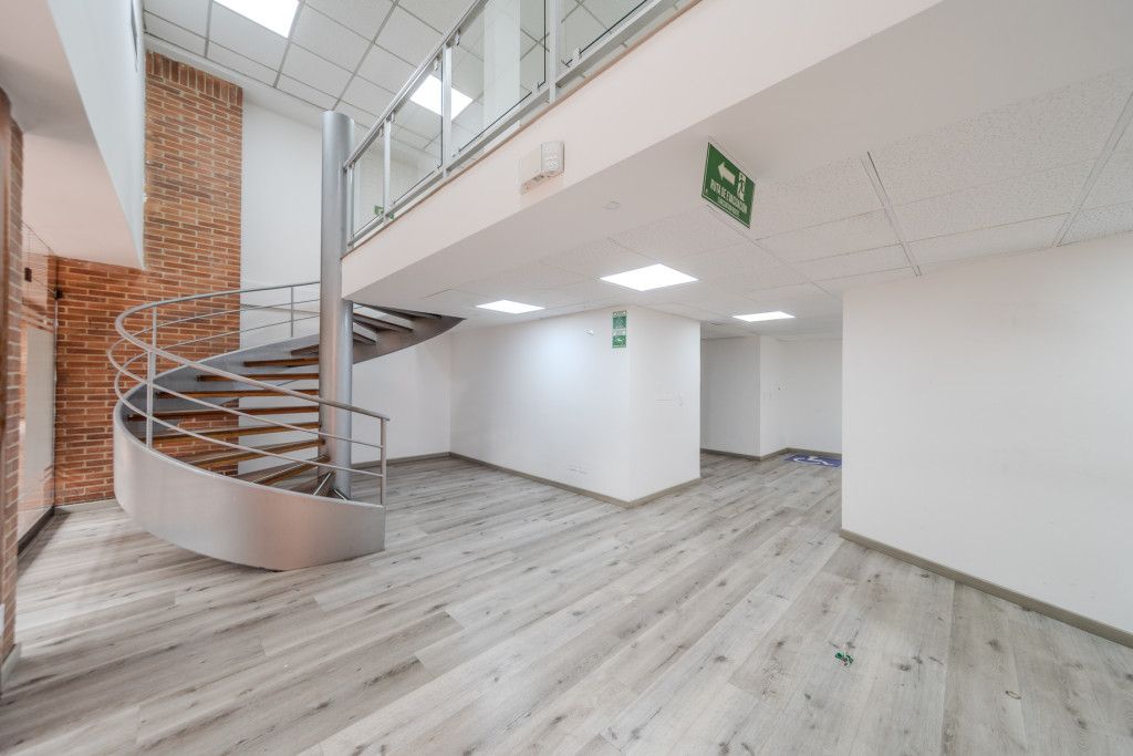 Oficina en arriendo Cundinamarca Bogotá Samper 272 m2 Habitaciones 0 Baños 2 Garajes 3 Precio $18000000