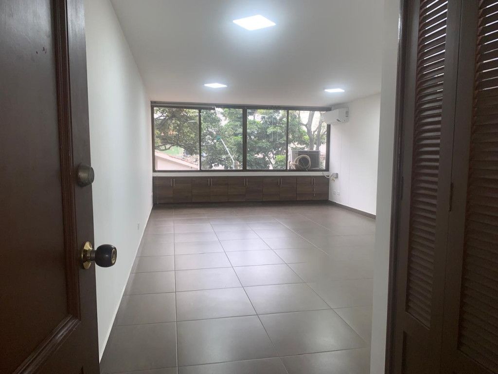 Oficina en arriendo Valle Del Cauca Cali San Nicolás 33 m2 Habitaciones 0 Baños 1 Garajes 1 Precio $1700000