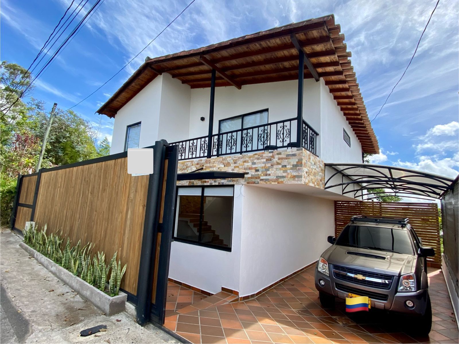 Casa Campestre en arriendo o venta Antioquia Rionegro San Antonio 260 m2 Habitaciones 4 Baños 3 Garajes 2 Precio venta $1050000000 Precio arriendo $7000000
