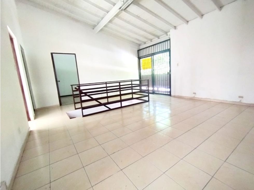 Casa en arriendo Antioquia Medellín Laureles 250 m2 Habitaciones 5 Baños 2 Garajes 0 Precio $2700000