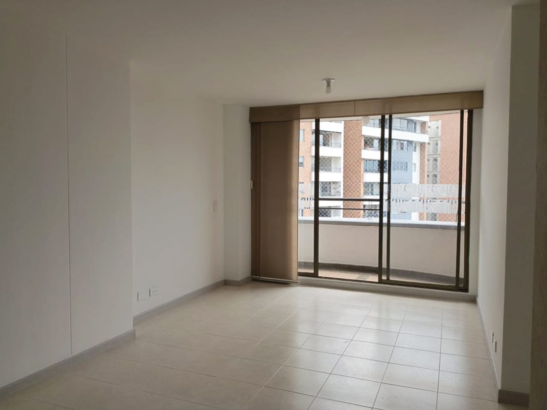 Apartamento en arriendo Antioquia Medellín Loma De Los Bernal 70 m2 Habitaciones 3 Baños 2 Garajes 1 Precio $3300000