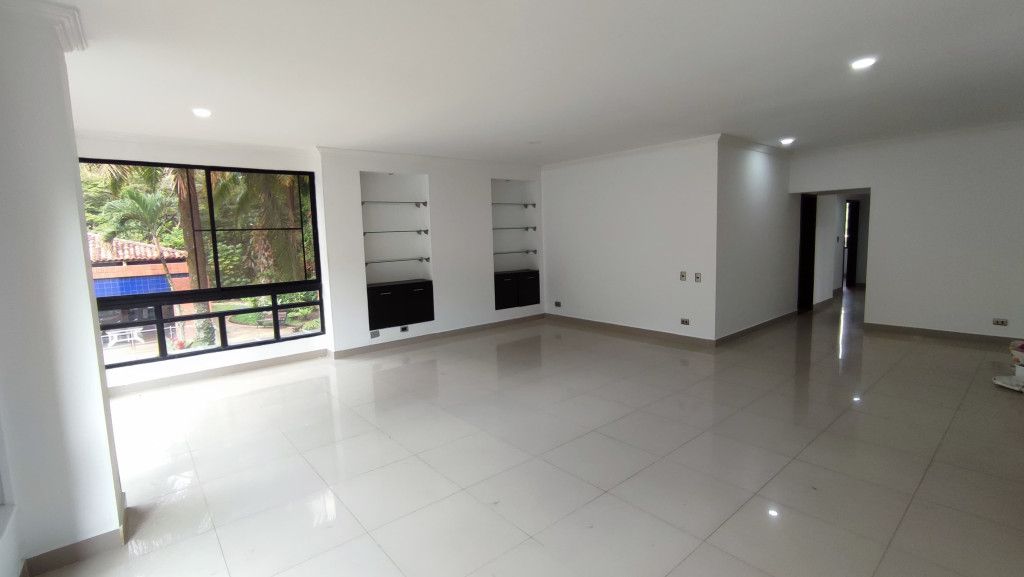 Apartamento en venta Valle Del Cauca Cali Urbanización Ciudad Jardín 185 m2 Habitaciones 3 Baños 3 Garajes 2 Precio $850000000