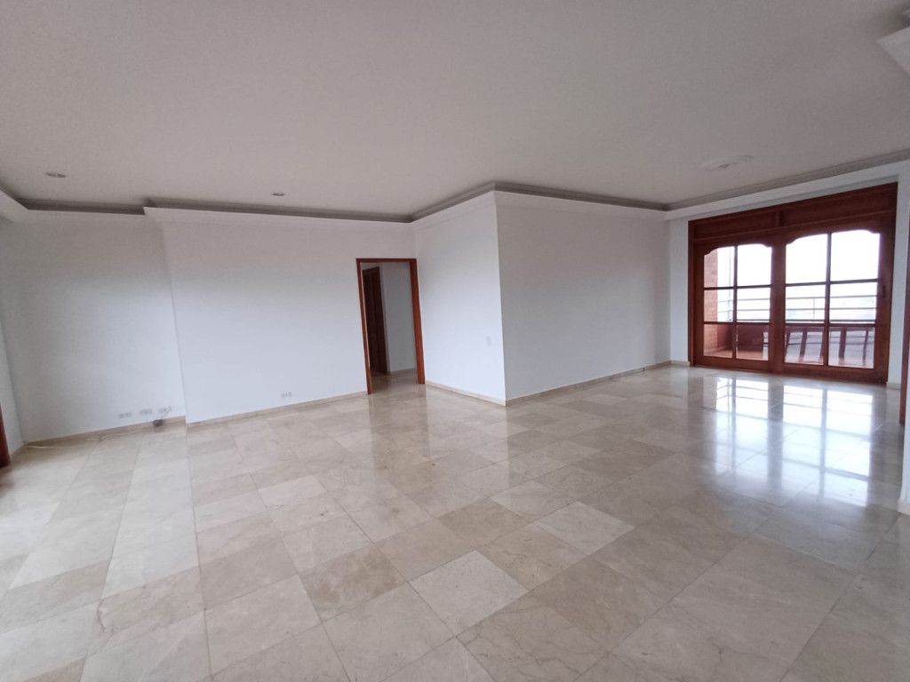 Apartamento en arriendo Valle Del Cauca Cali Urbanización Ciudad Jardín 190 m2 Habitaciones 3 Baños 3 Garajes 2 Precio $5500000