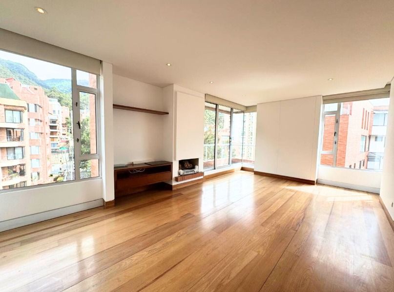 Apartamento en venta Cundinamarca Bogotá Los Rosales 370 m2 Habitaciones 4 Baños 5 Garajes 4 Precio $4000000000