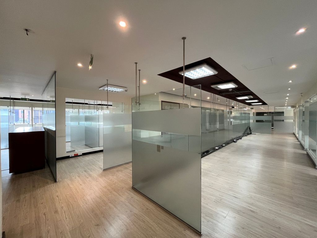 Oficina en arriendo Cundinamarca Bogotá Emaus 548 m2 Habitaciones 0 Baños 5 Garajes 6 Precio $40935000