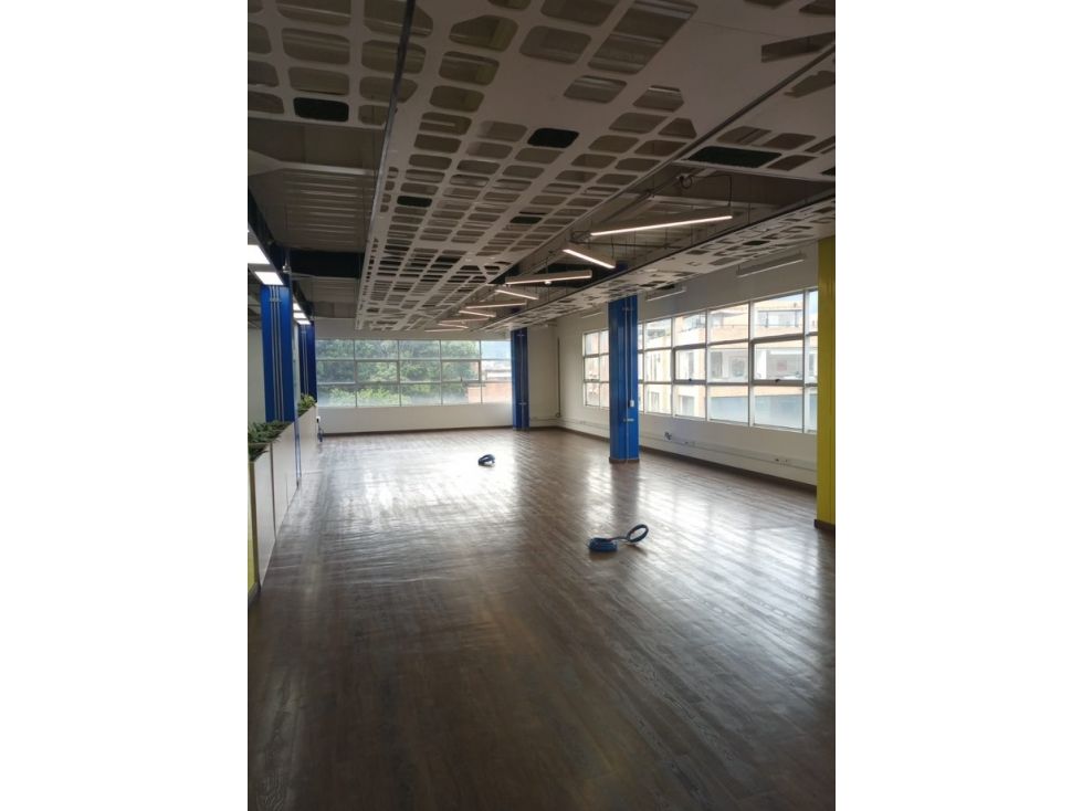 Oficina en arriendo Cundinamarca Bogotá Santa Bibiana 375 m2 Habitaciones 0 Baños 4 Garajes 8 Precio $32278305