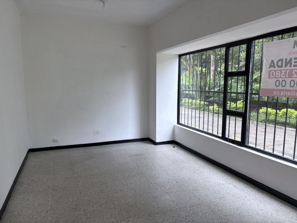 Local en venta Valle Del Cauca Cali Parcelaciones Pance 18 m2 Habitaciones 0 Baños 1 Garajes 0 Precio $165000000