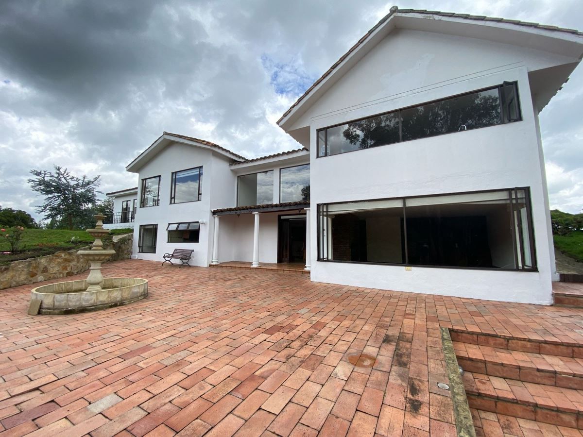 Casa en arriendo Cundinamarca Chía Chia 12600 m2 Habitaciones 5 Baños 5 Garajes 4 Precio $14699000
