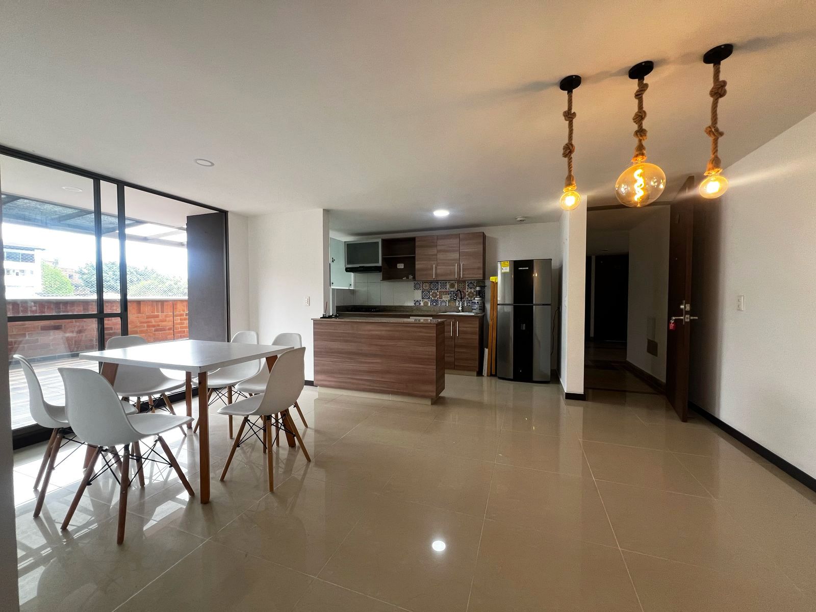 Apartamento en arriendo Antioquia Envigado Alto De Misael 72 m2 Habitaciones 2 Baños 2 Garajes 1 Precio $3450000