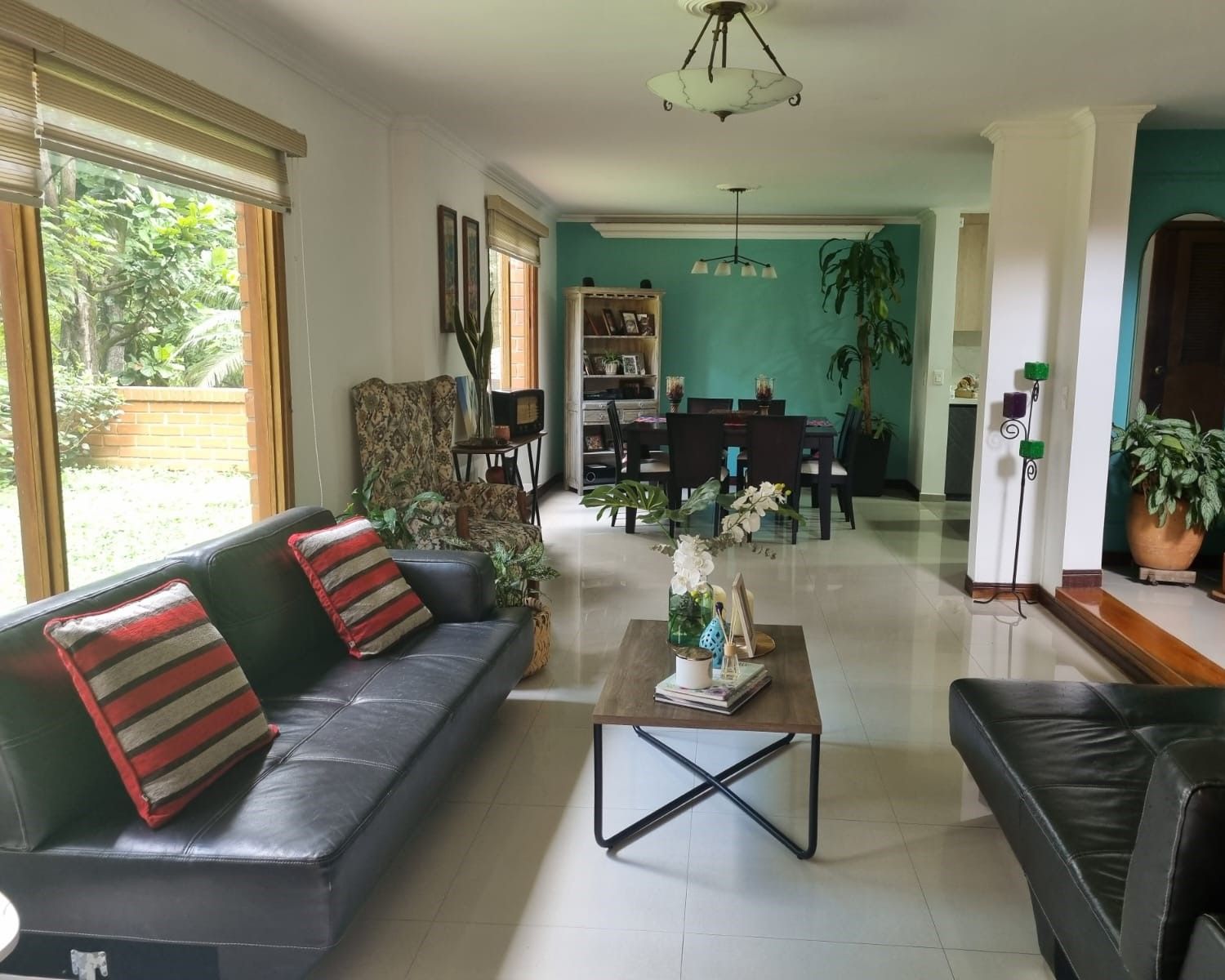 Casa en venta Antioquia Medellín Alejandria 280 m2 Habitaciones 4 Baños 4 Garajes 2 Precio $1410000000