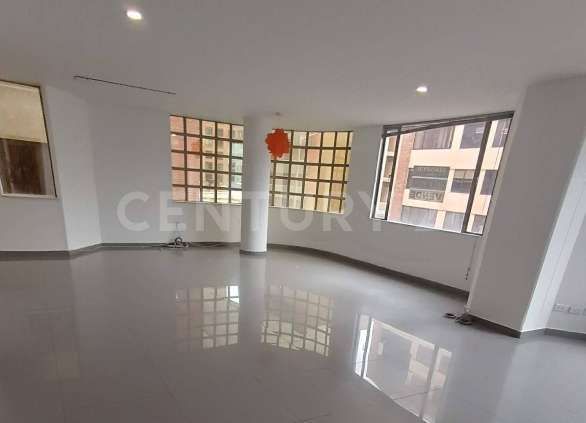 Oficina en venta Cundinamarca Bogotá Lago Gaitan 81 m2 Habitaciones 0 Baños 1 Garajes 2 Precio $540000000