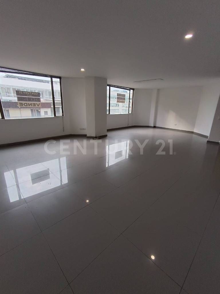 Oficina en venta Cundinamarca Bogotá Lago Gaitan 81 m2 Habitaciones 0 Baños 1 Garajes 2 Precio $508000000